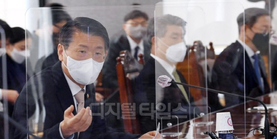 은성수 금융위원장이 1일 서울 중구 은행회관에서 열린 은행권 CEO 간담회에서 발언하고 있다. (연합뉴스 제공)